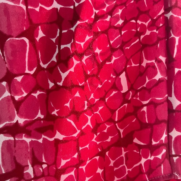 White House Black Market top.  Size XL.  100% polyester. - Picture 2 of 6